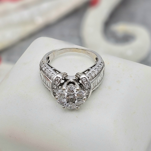 Beautiful 14K White Gold Diamond Engagement Ring 5.0 DWT - Picture 2 of 7